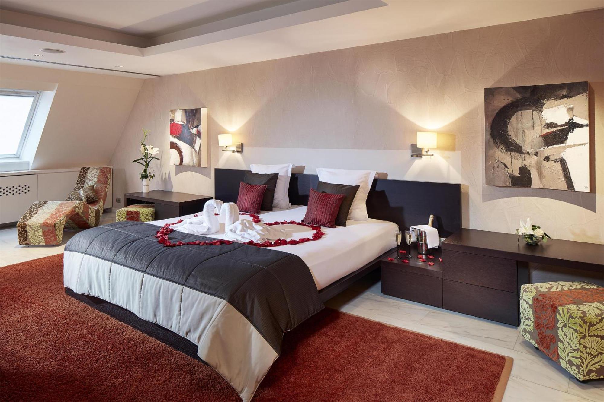 King Suite with Sofa Bed and Terrace - Non-Smoking,1739372504:JPEG